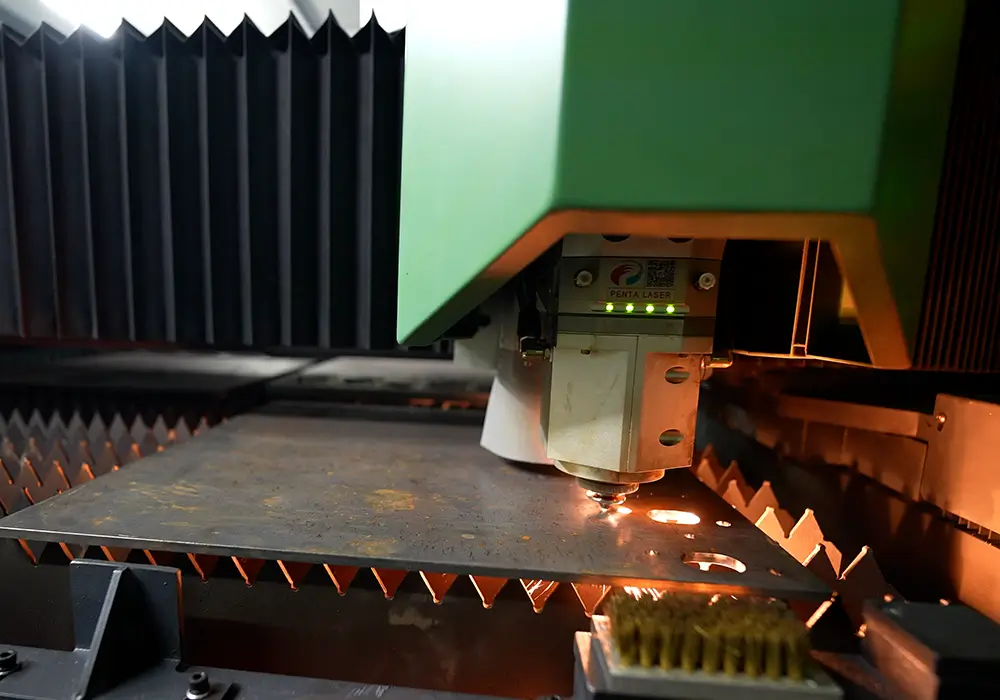 Laser-Blechbearbeitungszentrum